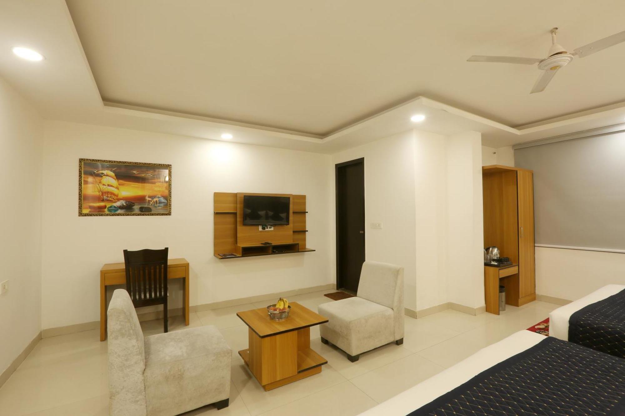 The Atlantes Suite Near Delhi Airport New Delhi Exterior photo